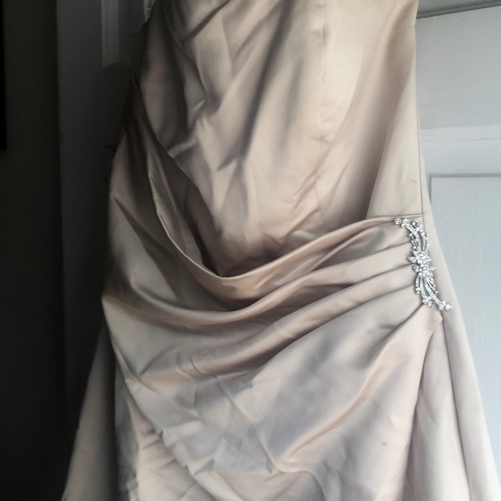 Dress - Picture 2 of 3